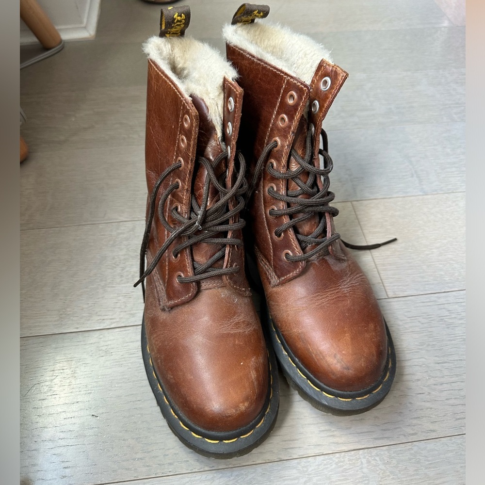 Dr Martens 1460 Women’s Fur Lined Lace up Boots Size 8